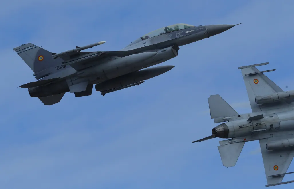 Rumuńskie myśliwce, fot. PAP/EPA/Robert Ghement