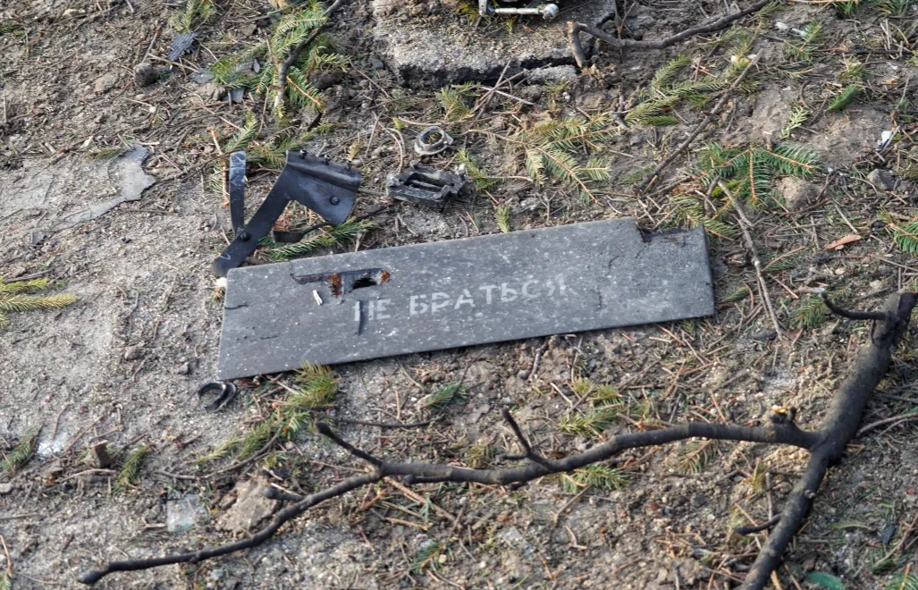 Фрагмент дрона, який впав в Одесі. Fot. PAP/Alena Solomonova