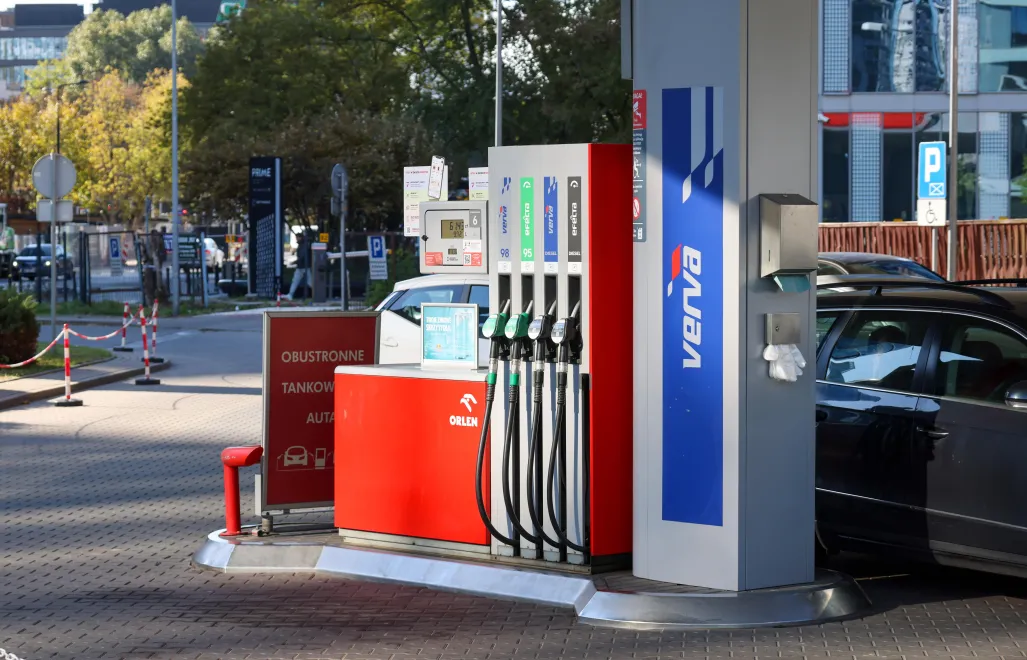 Stacja paliw. Fot. PAP/Albert Zawada