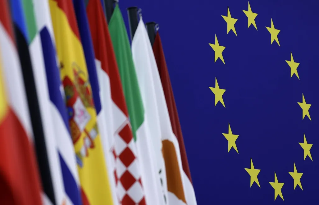 Логотип Европейского союза в Европейском парламенте в Страсбурге. Fot. PAP/EPA/	RONALD WITTEK (фотоиллюстрация)