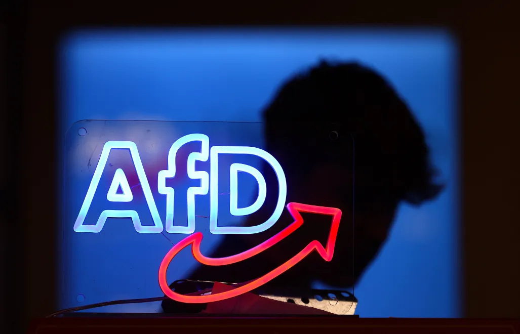 Logo AfD, zdjęcie ilustracyjne, fot. PAP/EPA/HANNIBAL HANSCHKE