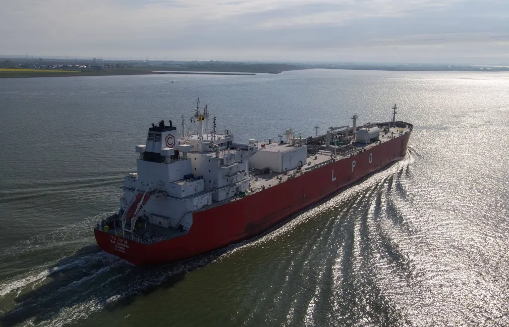 Tankowiec Fot. PAP/EPA/OLIVIER HOSLET