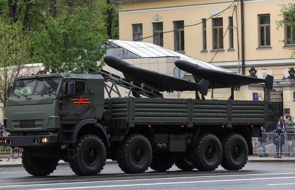 Російська вантажівка КАМАЗ з БПЛА Герань-2. Fot. PAP/EPA/ MAXIM SHIPENKOV (фотоілюстрація)