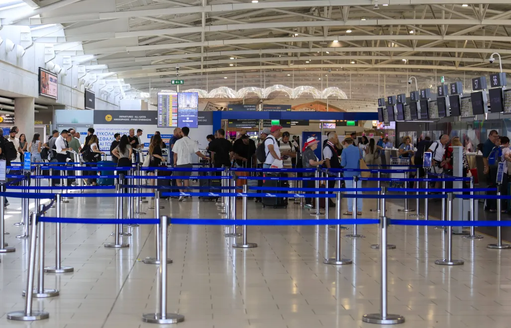 Lotnisko na Cyprze. Fot. PAP/EPA/ALEX MITA