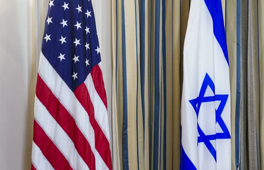 Flaga Stanów Zjednoczonych i Izraela. Fot. EPA/WILL OLIVER 
