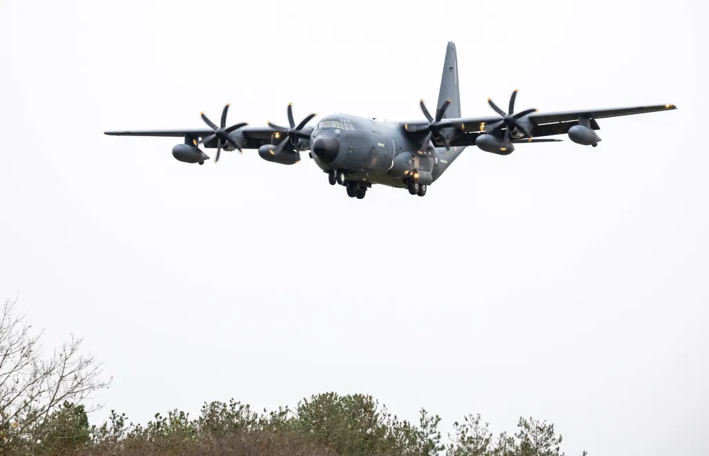Wojskowy samolot transportowy Hercules C-130, zdjęcie ilustracyjne. Fot. PAP/EPA/CHRISTOPHE PETIT TESSON