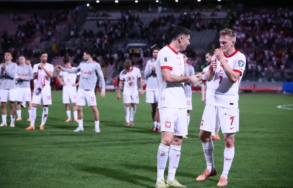 Piłkarze reprezentacji Polski: Robert Lewandowski i Karol Świderski. Fot. PAP/Leszek Szymański