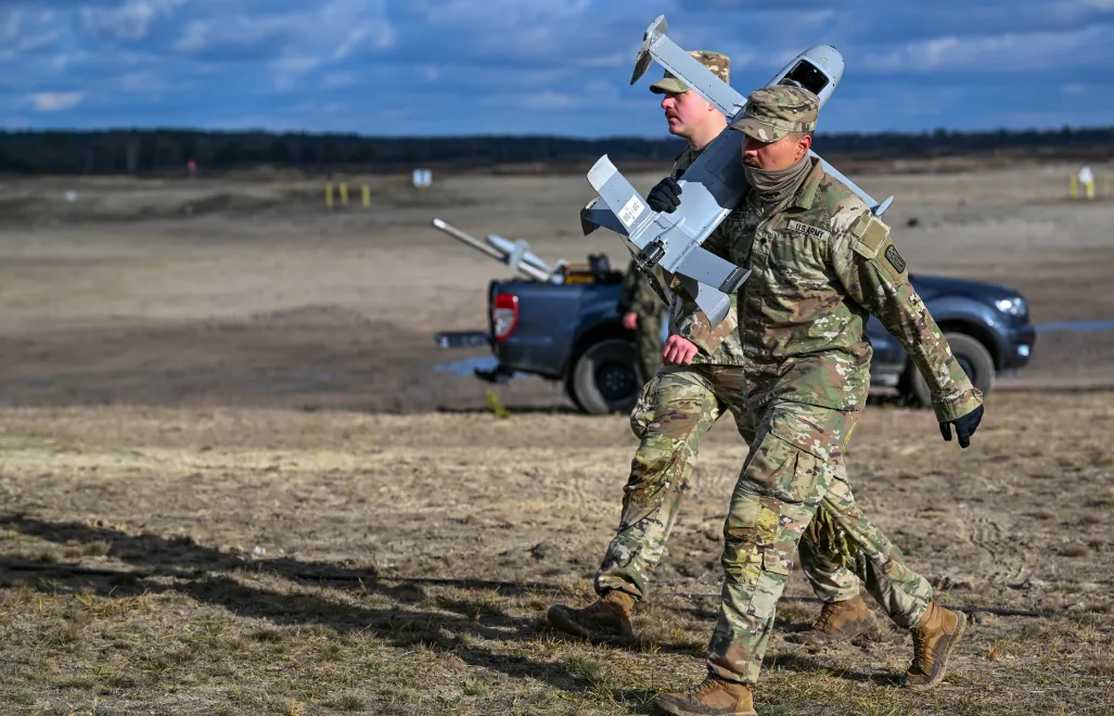 Amerykańscy żołnierze z dronem (zdjęcie ilustracyjne). Fot. PAP/Darek Delmanowicz