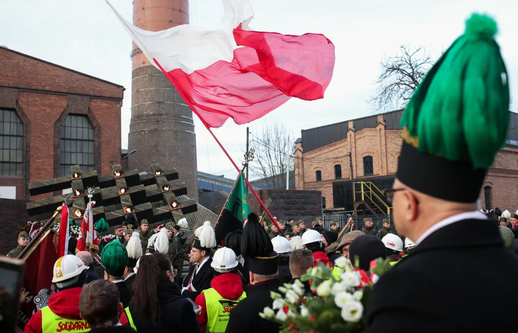 Uroczystości przed pomnikiem poległych górników KWK „Wujek” w Katowicach w 2025 roku. Fot. PAP/	Jarek Praszkiewicz