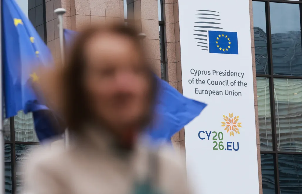 Logo prezydencji cypryjskiej w UE Fot. PAP/EPA/OLIVIER HOSLET