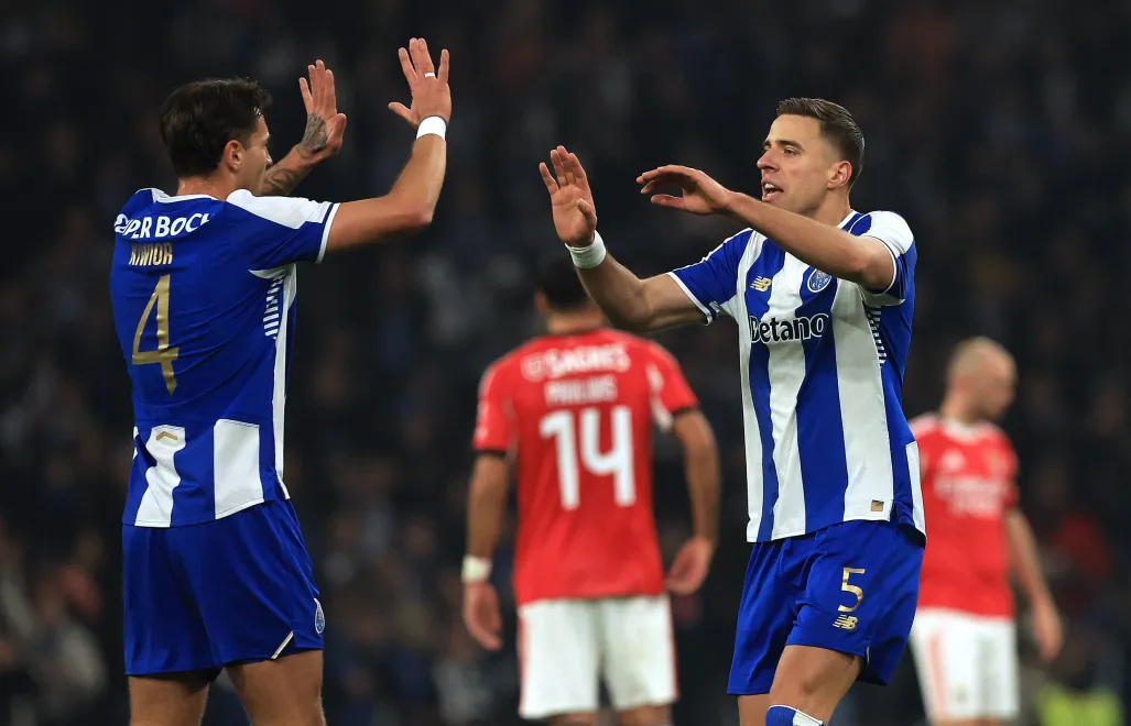 Jan Bednarek i Jakub Kiwior, fot. PAP/EPA/LUSA/ESTELA SILVA