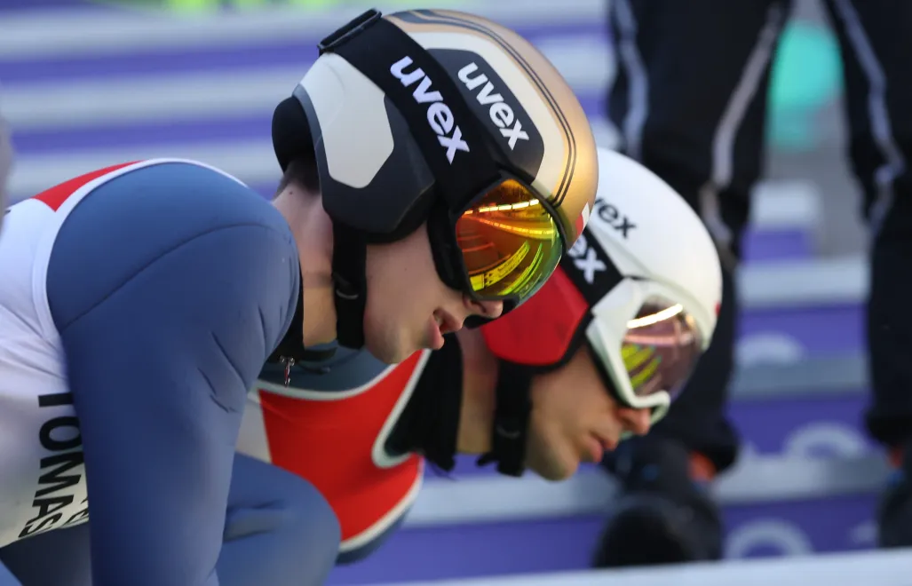 Kacper Tomasiak (przód) i Kamil Stoch (tył) w Wiśle, fot. PAP/Grzegorz Momot