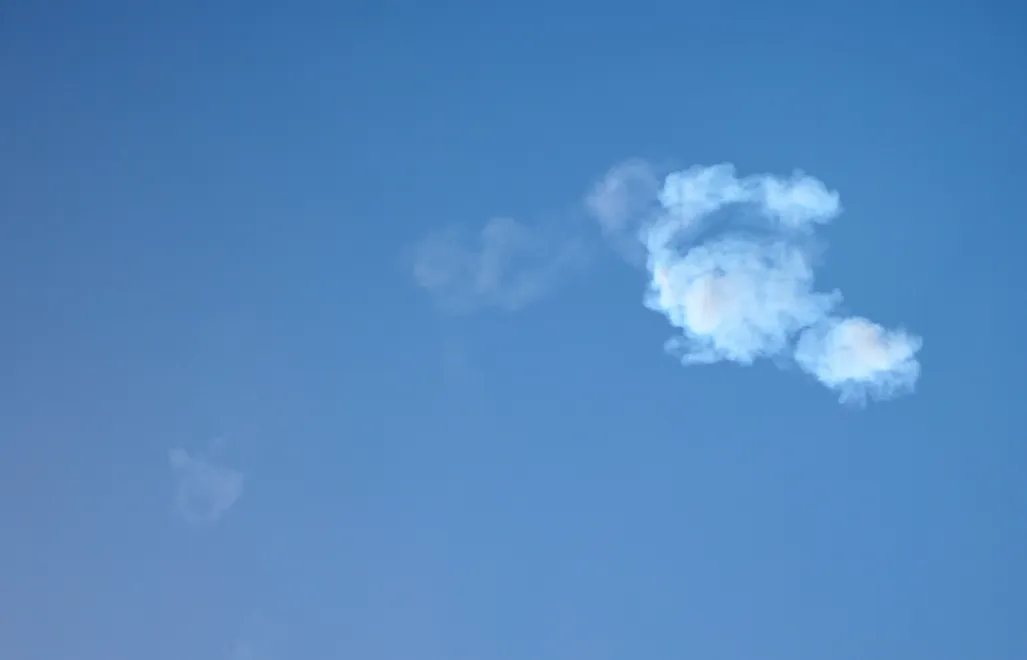 дим після збиття іранської ракети фотоілюстрація Fot. PAP/EPA/Hannibal Hanschke