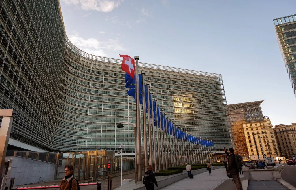 Здание Европейской комиссии. Fot. PAP/EPA/OLIVIER MATTHYS (фотоиллюстрация)