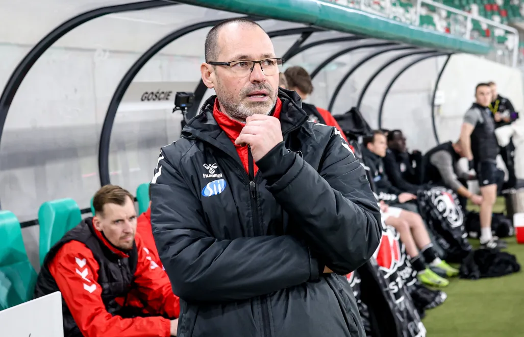  Trener Polonii Warszawa Mariusz Pawlak. Fot. PAP/Art Service