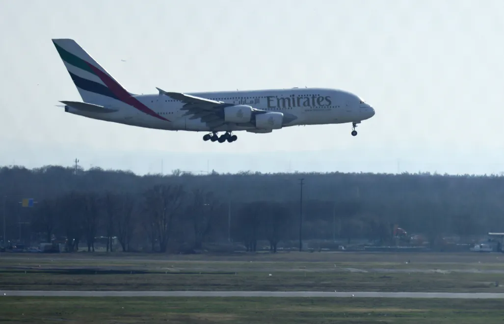 Samolo Emirates, zdjęcie ilustracyjne, fot. PAP/EPA/RONALD WITTEK