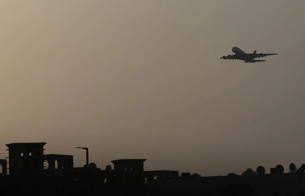 Samolot na lotniskiem w Dubaju, zdjęcie ilustracyjne, fot. PAP/EPA/STRINGER