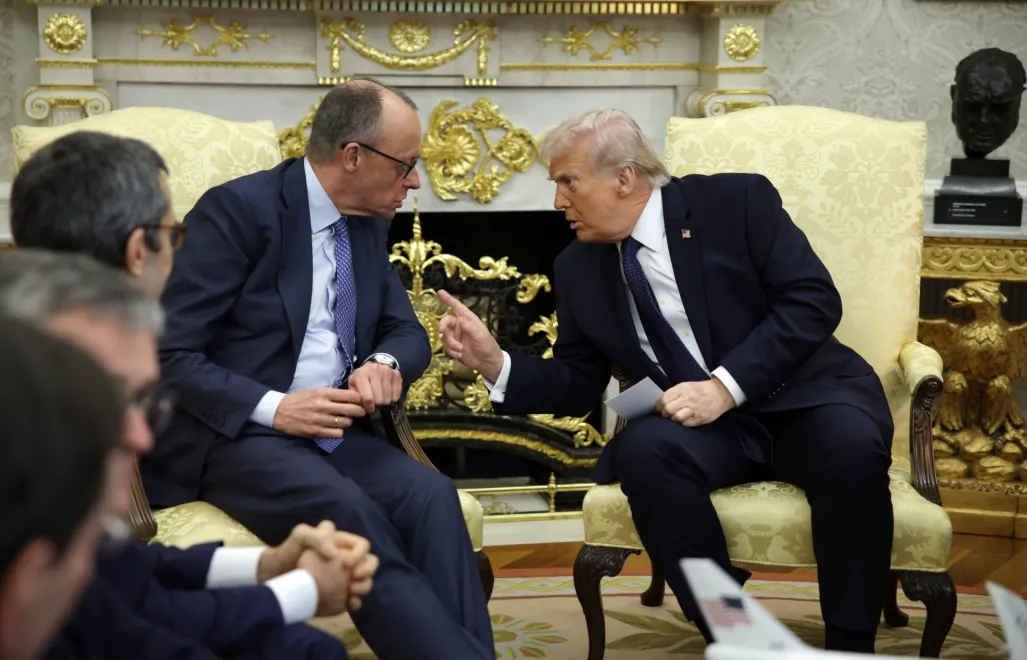 Kanclerz Niemiec Friedrich Merz i prezydent USA Donald Trump. Fot. PAP/EPA/SAMUEL CORUM / POOL