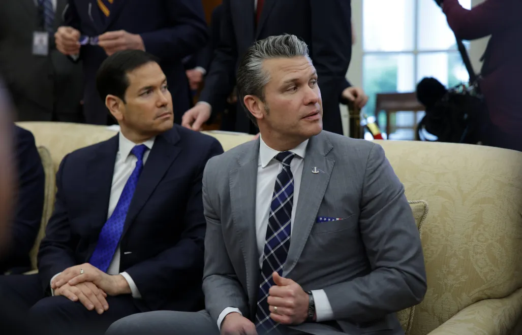 Sekretarz stanu Marco Rubio i minister obrony Pete Hegseth. Fot. PAP/EPA/SAMUEL CORUM / POOL
