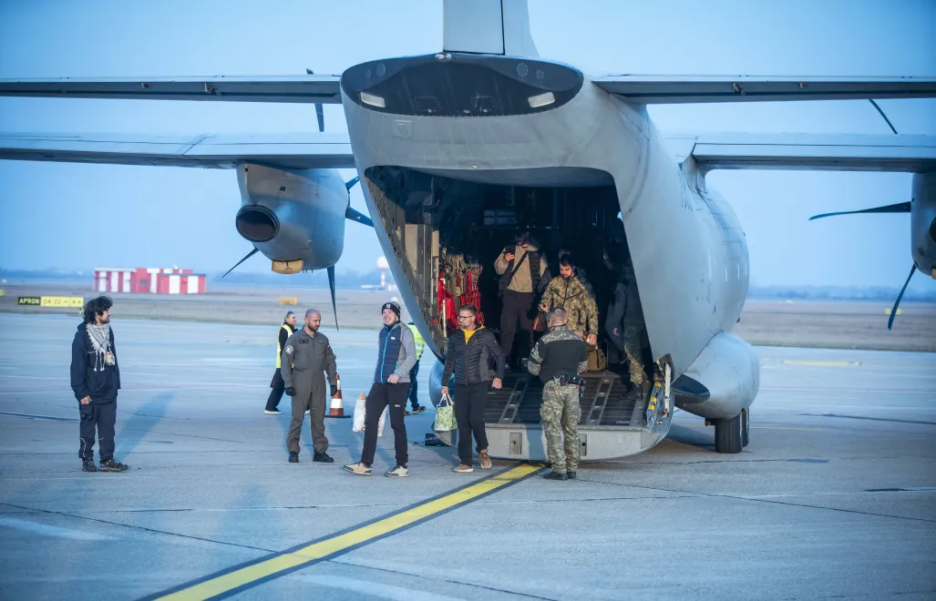 Ewakuacja Słowaków Fot. PAP/EPA/JAKUB GAVLAK