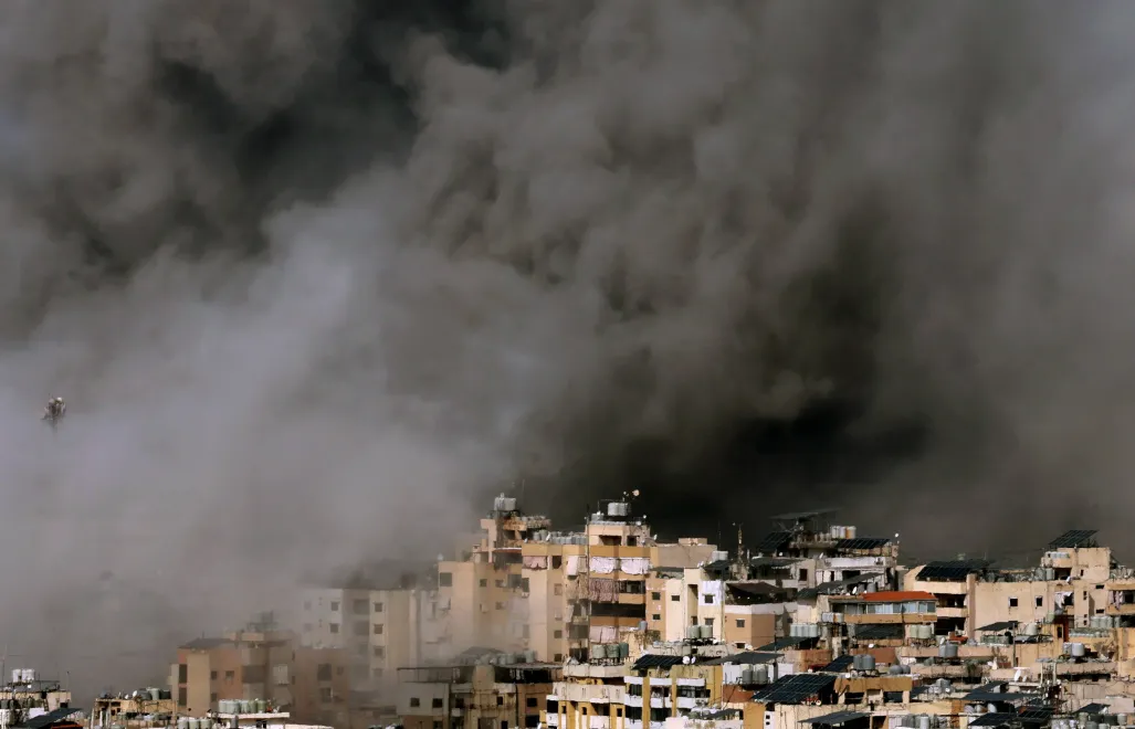 Dym po izraelskim nalocie na Liban, fot. PAP/EPA/WAEL HAMZEH