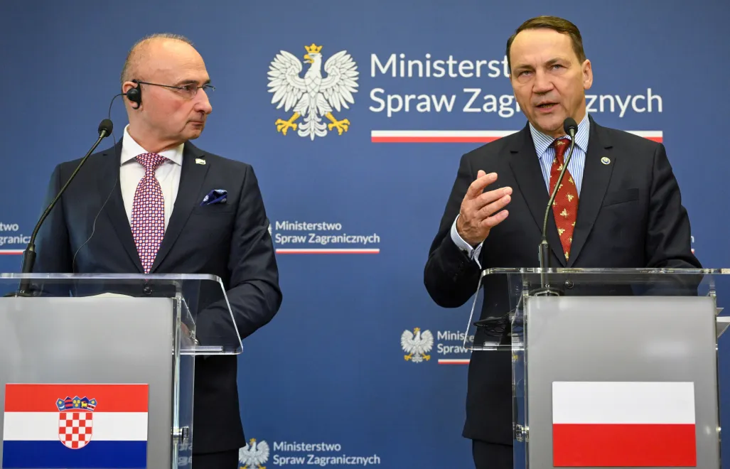 Gordan Grlic Radman (L) and Radoslaw Sikorski (P). Photo: PAP/Radek Pietruszka