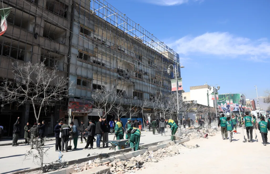 Zniszczenia w Teheranie. Fot. PAP/EPA/ABEDIN TAHERKENAREH