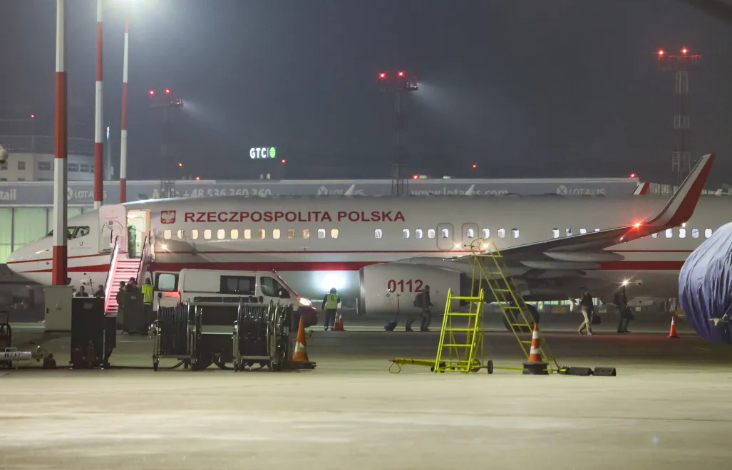 Один из самолетов приземлился в Варшавском аэропорту "Окенце". Fot. PAP/Leszek Szymański