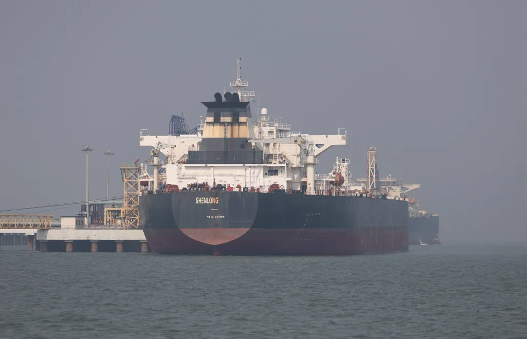 Liberyjski okręt w cieśninie Ormuz. Fot. PAP/EPA/DIVYAKANT SOLANKI 