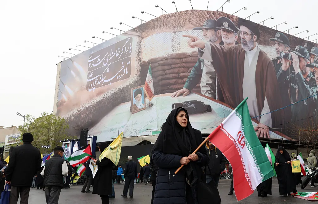 Bilboard z wizerunkiem najwyższego przywódcy Iranu w Teheranie, fot. PAP/EPA/ABEDIN TAHERKENAREH
