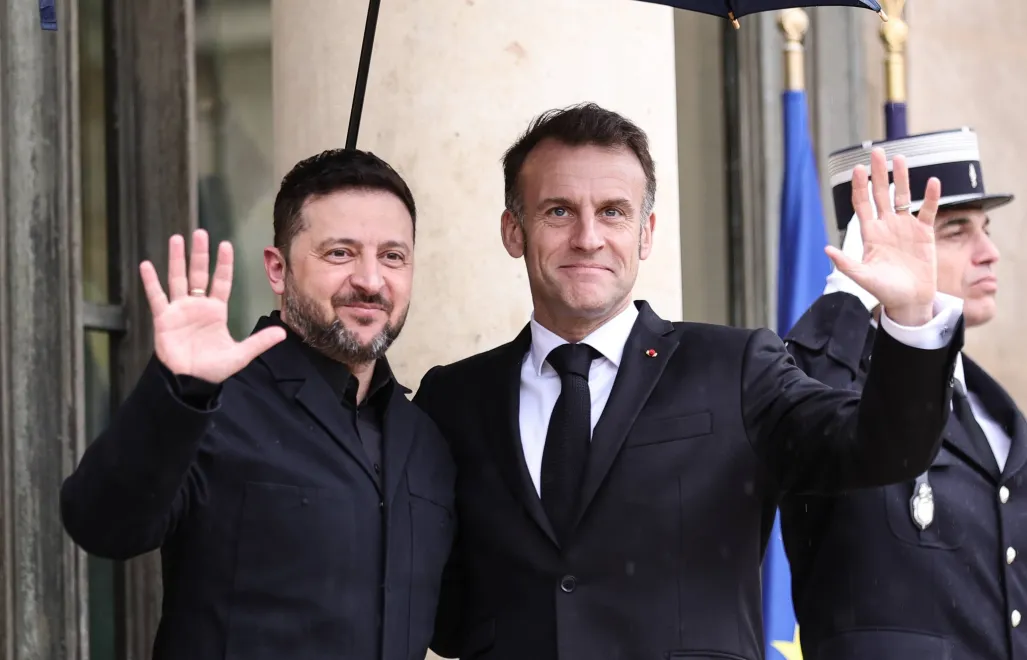 Визит президента Украины Владимира Зеленского в Париж начался сегодня со встречи с Эмманюелем Макроном. Fot. PAP/EPA/TERESA SUAREZ 