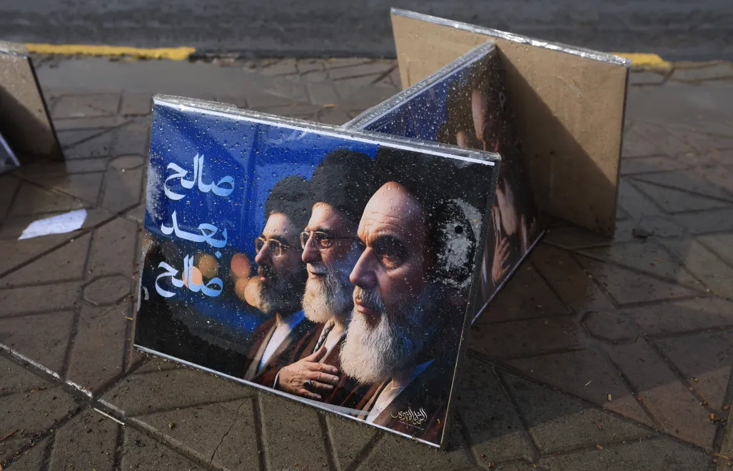 Wizerunki najwyższych przywóców Iranu Fot. PAP/EPA/YAHYA ARHAB