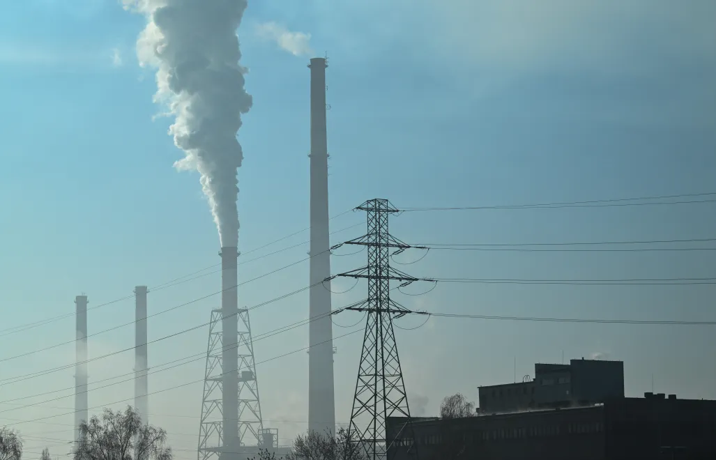 Dym z komina Fot. PAP/Andrzej Jackowski