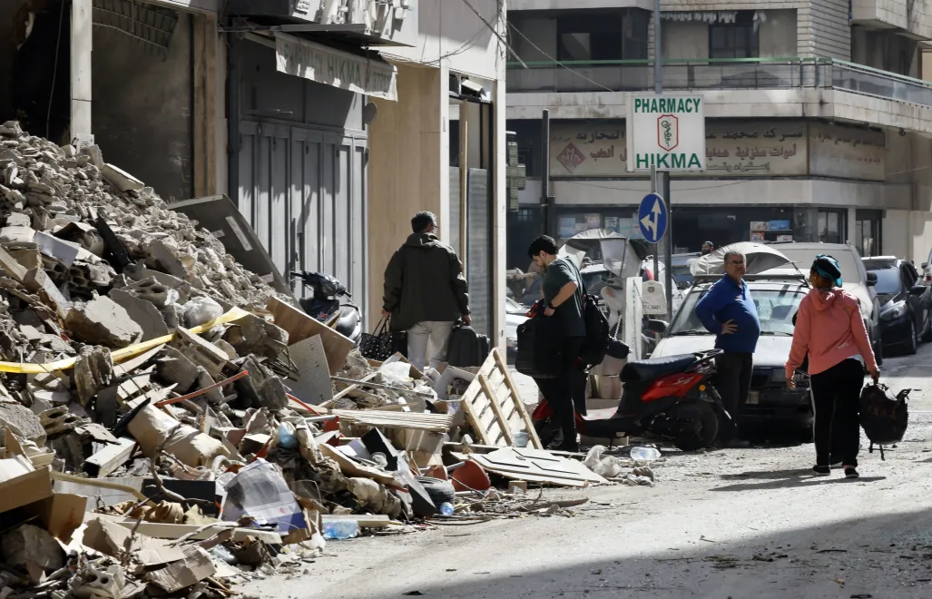 Zniszczenia w Libanie po izraelskich nalotach, fot. PAP/EPA/WAEL HAMZEH