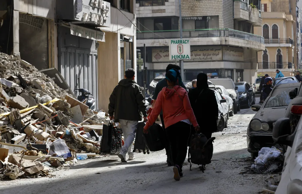 Sterna: widząc, co dzieje się na południu kraju, Libańczycy obawiają się przyjmować u siebie wewnętrznych przesiedleńców, bo może to sprowadzić bombardowania armii izraelskiej. Fot. PAP/EPA/WAEL HAMZEH 