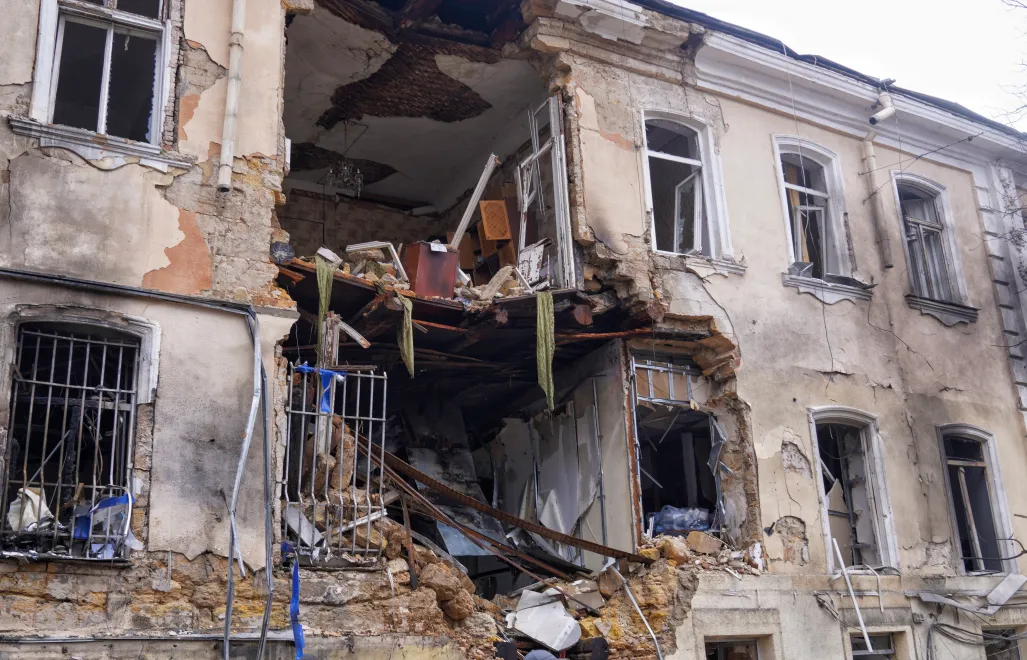Zniszczenia po rosyjskim ataku dronowym w Odessie, fot. PAP/Alena Solomonova