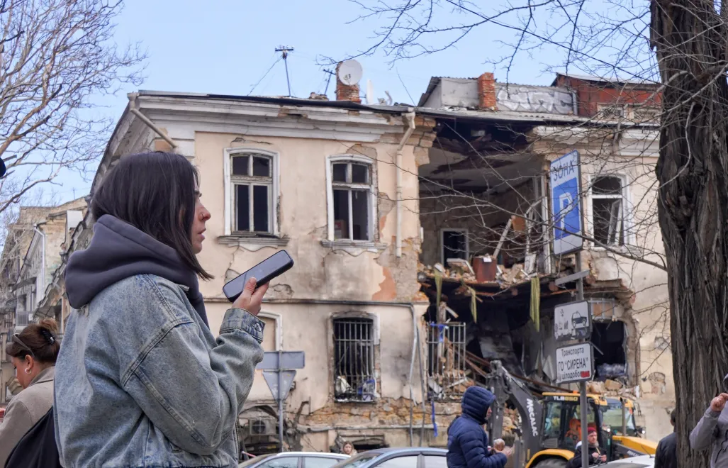 Zniszczenia po rosyjskim ataku dronowym w Odessie Fot. PAP/Alena Solomonova
