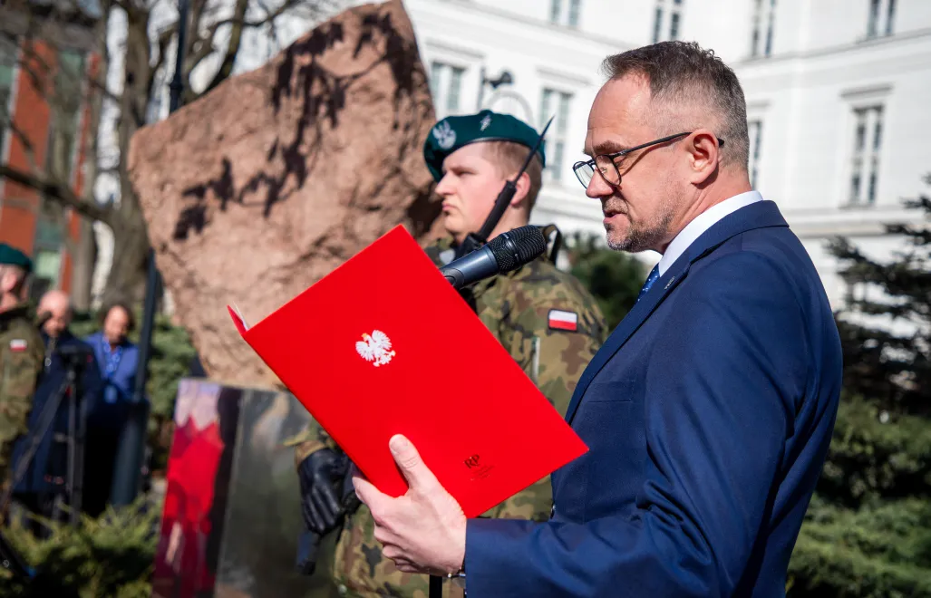 Marek Szymański czyta list od prezydenta RP na obchodach 45. rocznicy Bydgoskiego Marca 1981 roku. Fot. PAP/	Agnieszka Bielecka