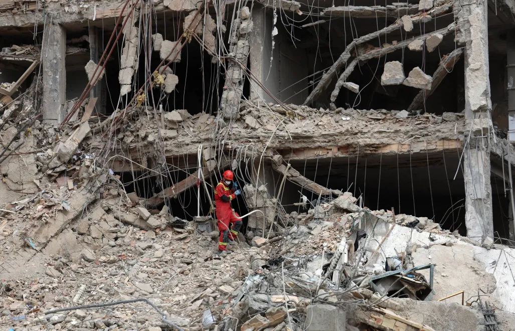 Zniszczenia w Teheranie - zdjęcie ilustracyjne Fot. PAP/EPA/ABEDIN TAHERKENAREH