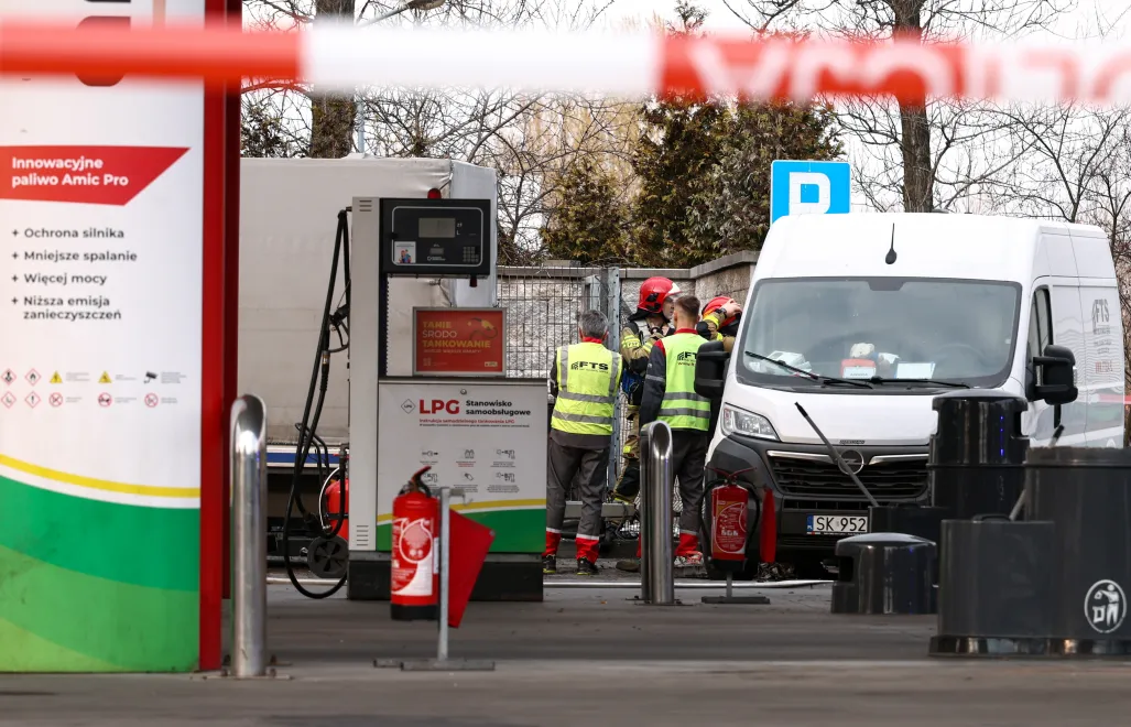 Do wypadku doszło przy naziemnym zbiorniku z gazem. Fot. PAP/ 	Kasia Zaremba