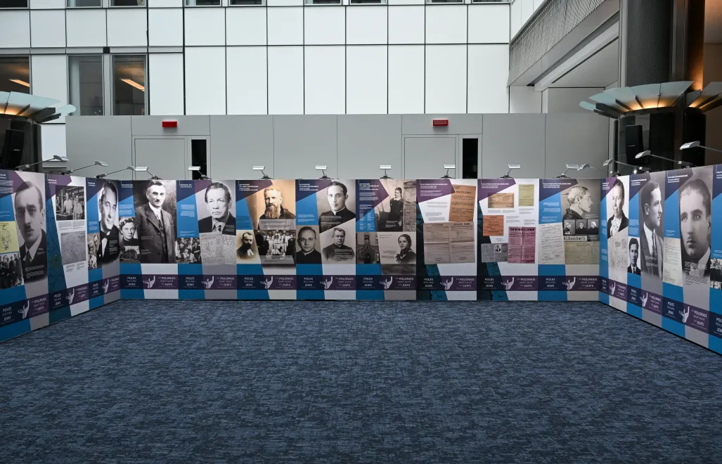 Otwarcie wystawy „Polacy ratujący Żydów podczas II wojny światowej” w siedzibie Parlamentu Europejskiego w Brukseli. Fot. PAP/Wiktor Dąbkowski