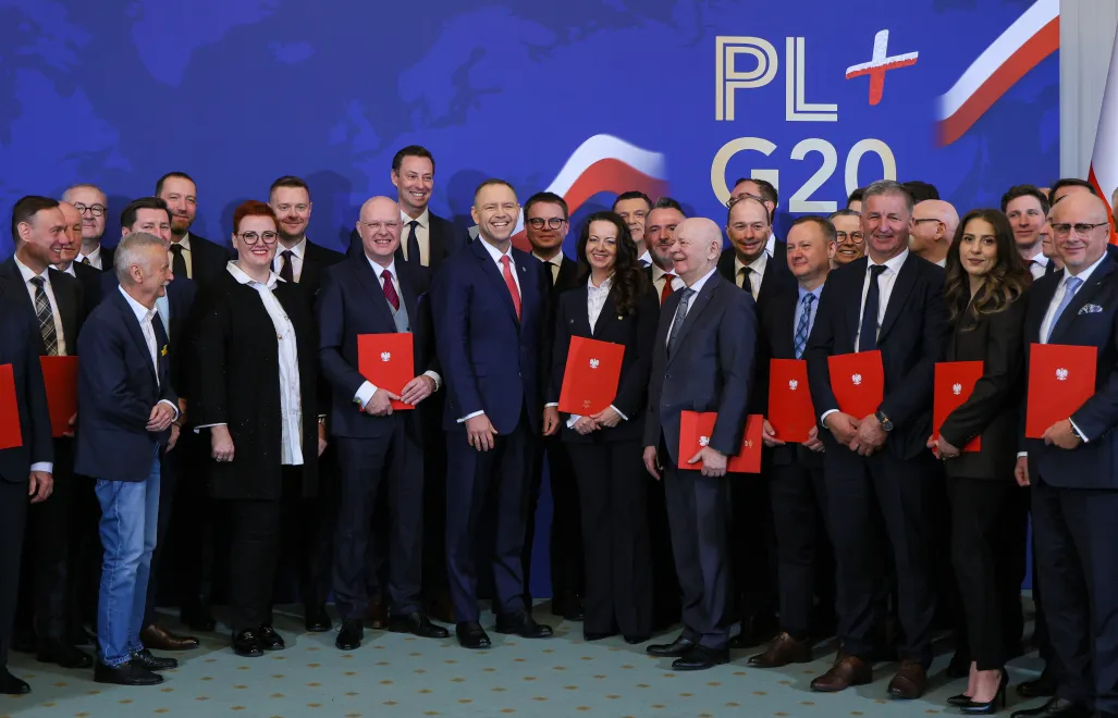 Prezydent Karol Nawrocki z członkami nowo powołanej Rady ds. Biznesu. Fot. PAP/Paweł Supernak 