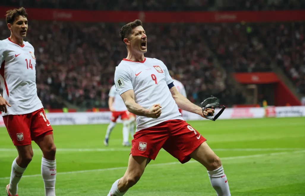 Robert Lewandowski cieszy się z gola Fot. PAP/Leszek Szymański