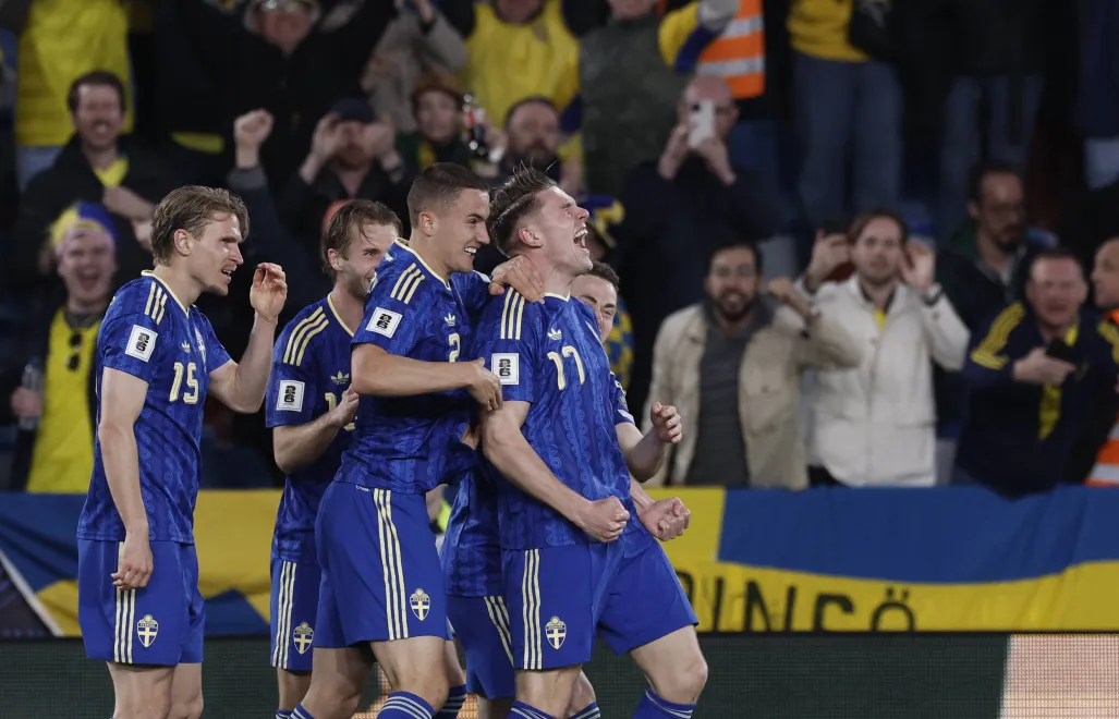 Viktor Gyokeres (z prawej) celebrujący zdobycie bramki, fot. PAP/EPA/EFE/Kai Forsterling