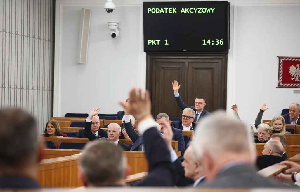 Голосування у залі засідань Сенату. Fot. PAP/Leszek Szymański