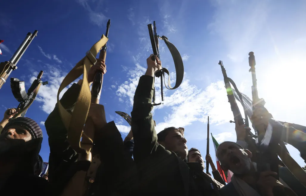 Zwolennicy Huti w Jemenie, fot. PAP/EPA/YAHYA ARHAB