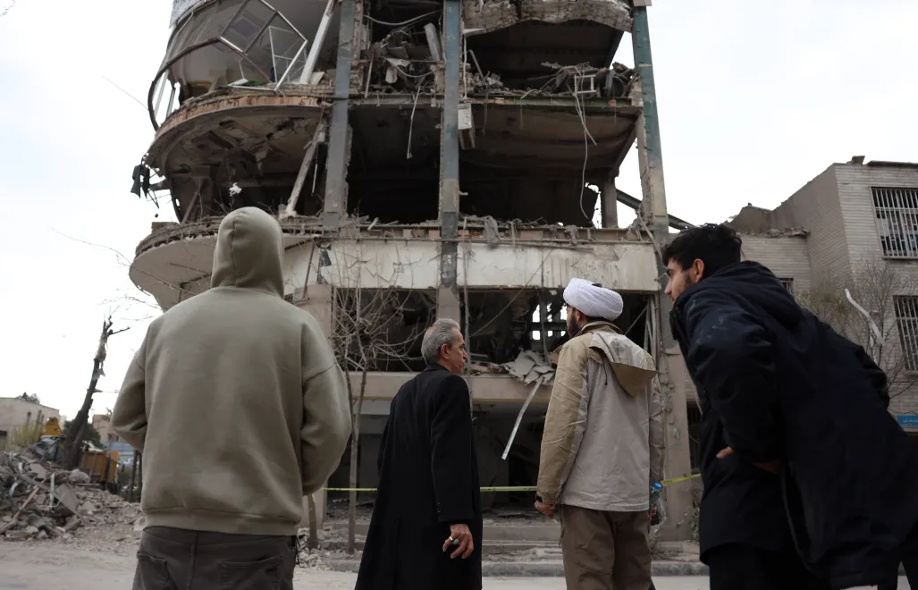 Zniszczony budynek w Teheranie (zdjęcie ilustracyjne). Fot. EPA/ABEDIN TAHERKENAREH