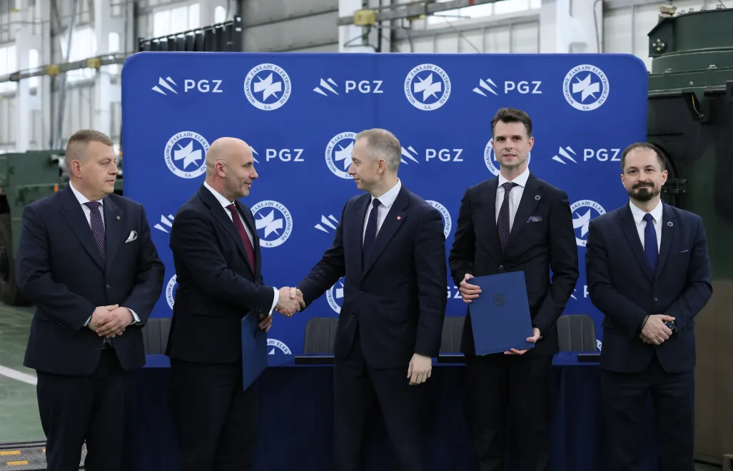  церемонія підписання договору на будівництво Сервісно-виробничого центру ракет CAMM-ER у штаб-квартирі Військових електронних заводів у Зєльонці поблизу Варшави. Fot. PAP/Paweł Supernak