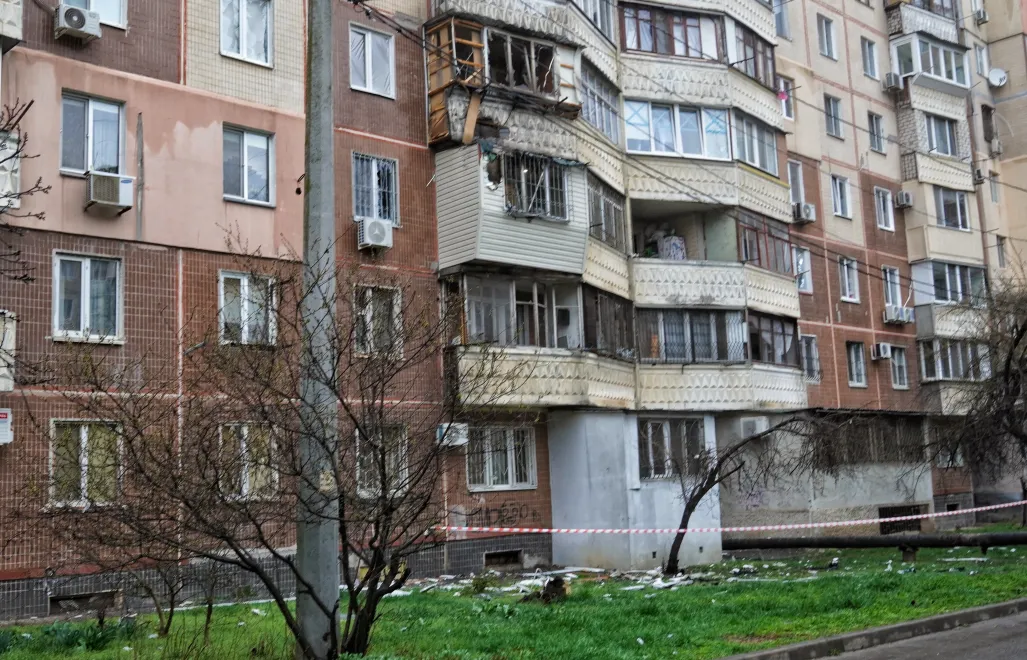 Руйнування після російського ракетного обстрілу в Одесі. Fot. PAP/Alena Solomonova