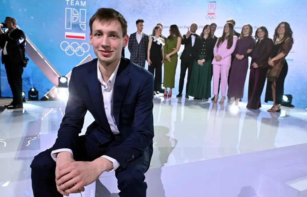 Polski skoczek narciarski Kacper Tomasiak podczas uroczystej Gali Olimpijskiej podsumowującej XXV Zimowe Igrzyska Olimpijskie Mediolan-Cortina 2026 Fot. PAP/Piotr Nowak